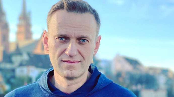Суд не принял иск Навального к Пескову