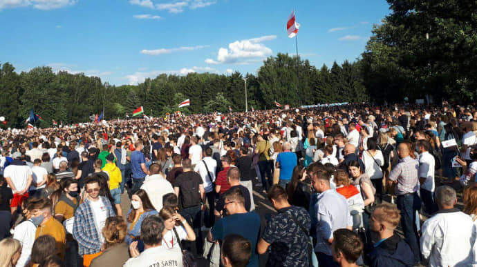У Мінську понад 63 тисячі людей вийшли на мітинг