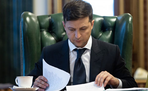 Зеленский ветировал закон об отмене строевого устава ВСУ