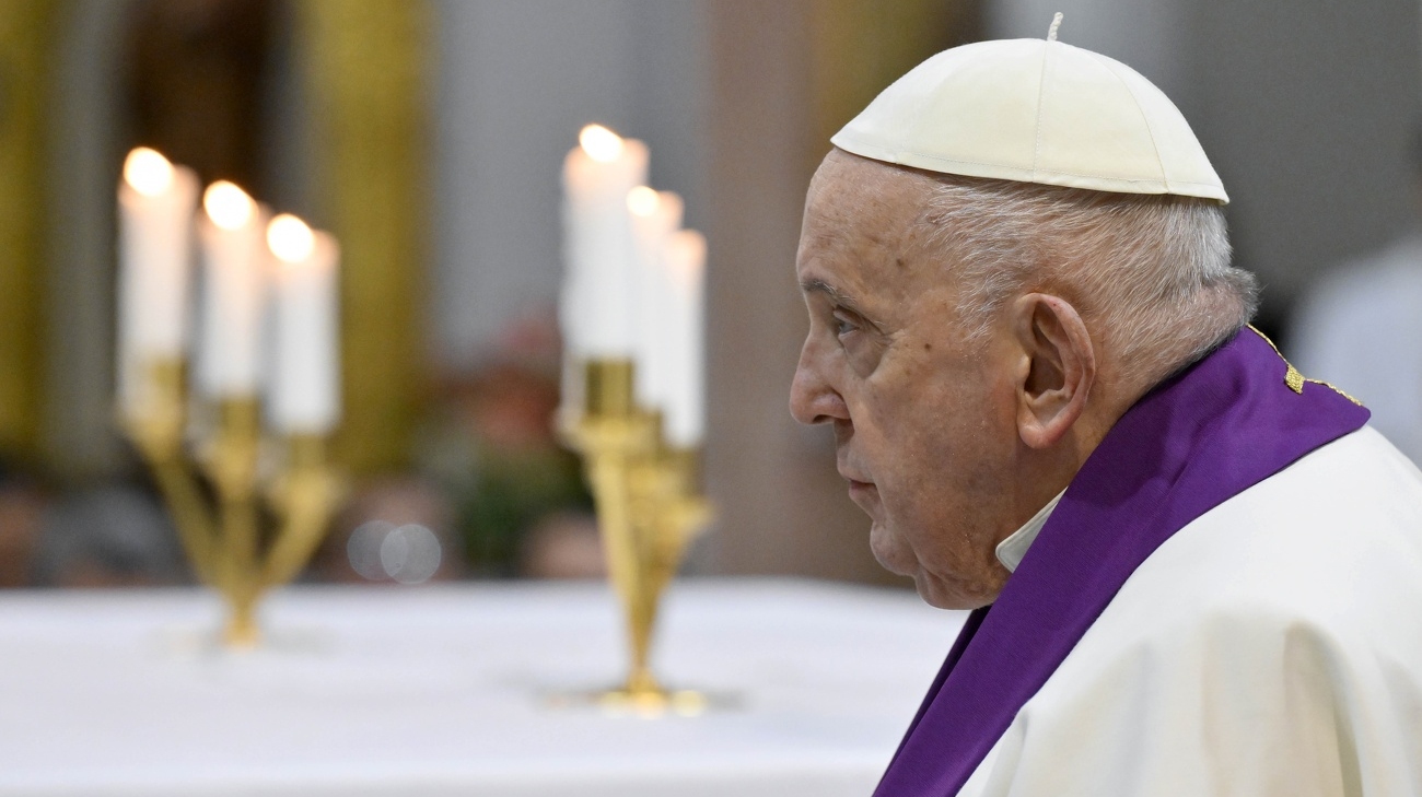 Pope Francis wishes Ukraine "just and lasting peace" in his Christmas greeting