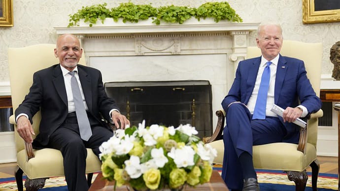 Байден запевнив президента Афганістану в підтримці після виведення військ