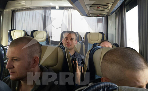 Украинцы в автобусе по додрдоге в аэропорт Внуково