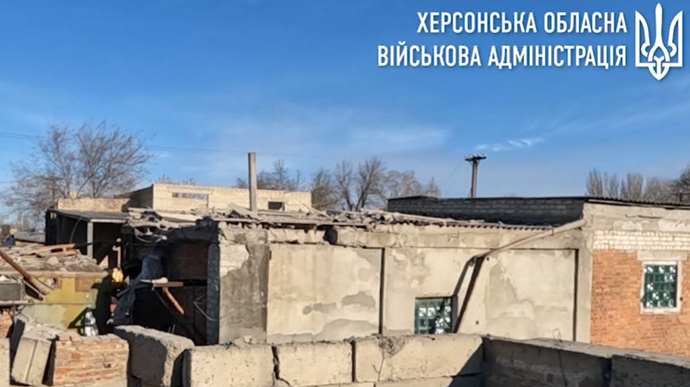 Russian forces hit production base in Kherson, killing one worker