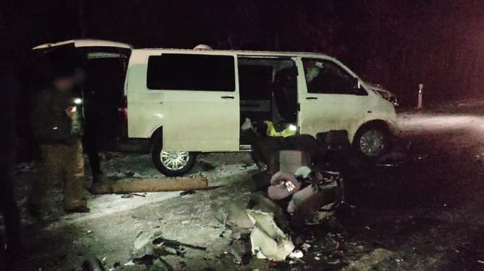 Внедорожник и микроавтобус столкнулись на Волыни: 7 пострадавших, трое детей в реанимации