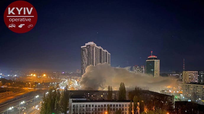 В Киеве горит ресторан
