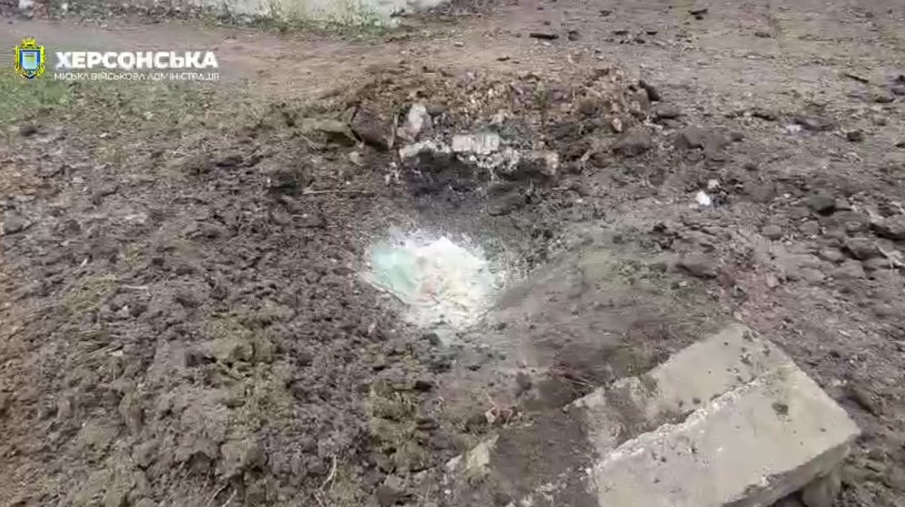 Russians bombard Kherson once again, educational institution suffers damage – video