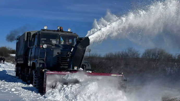На Николаевщине откроют трассы на Киев и Одессу: последствия снегопада ликвидировали