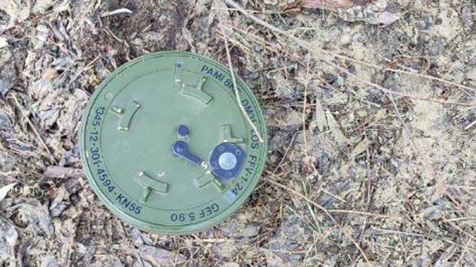 Russian National Guard servicemen trigger landmine in Bryansk Oblast while searching for Ukrainian sabotage and reconnaissance group