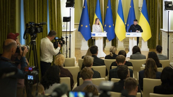 ஜெலென்ஸ்கி: ஒரு வருடப் போருக்கு கிட்டத்தட்ட 120 பில்லியன் அமெரிக்க டாலர்கள் செலவாகும், பாதியை வேறு எங்காவது கண்டுபிடிக்க வேண்டும்.