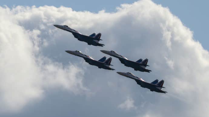 Russians attack Kherson Oblast with five fighter jets