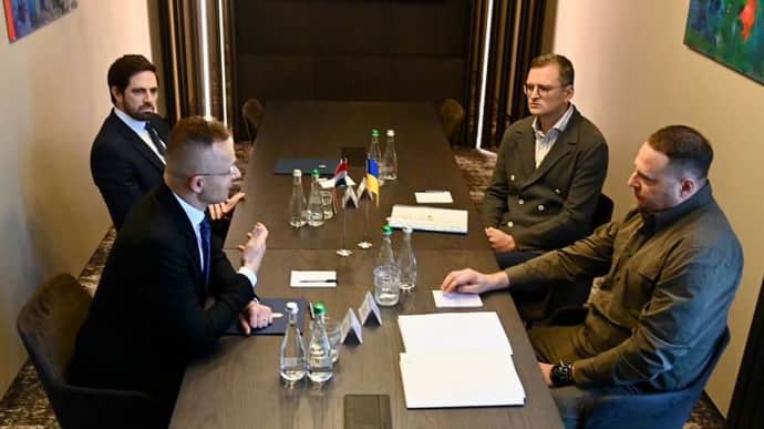Ukrainian Foreign Minister meets with Hungarian counterpart in Uzhhorod – photo