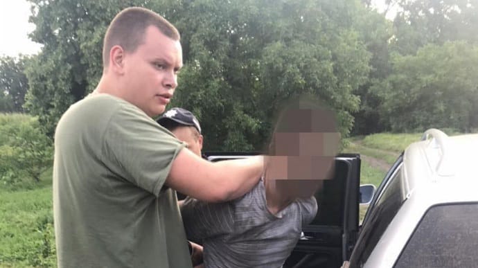 На Днепропетровщине полиция задержала мужчину, который ранил ножом 2-летнего ребенка
