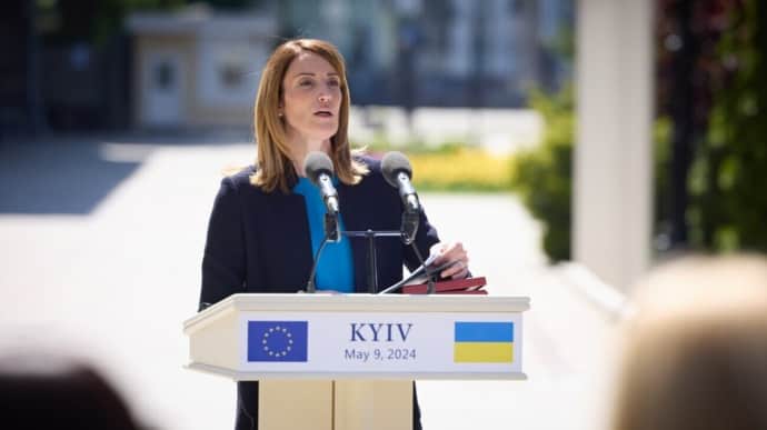European Parliament president receives Order of Merit during air raid in Kyiv
