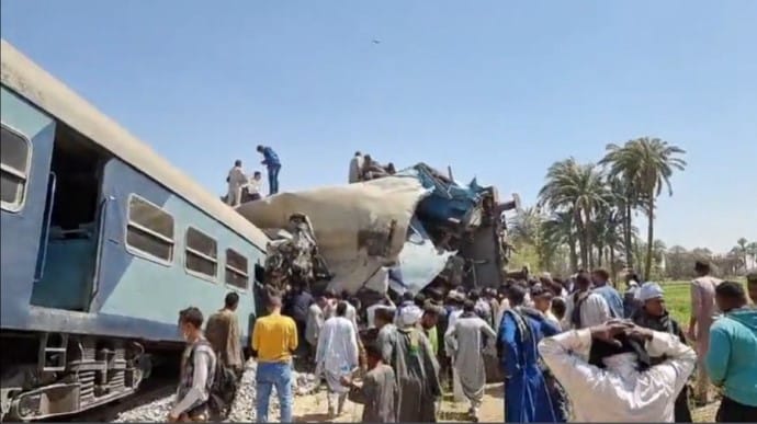 Більше 30 людей загинули від зіткнення двох потягів в Єгипті