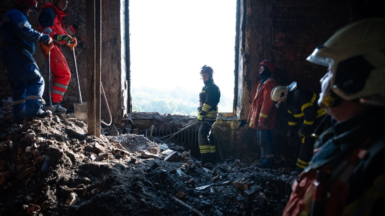 Ukrainian officials take foreign diplomats to see government building damaged in Russian attack on Kyiv – photos