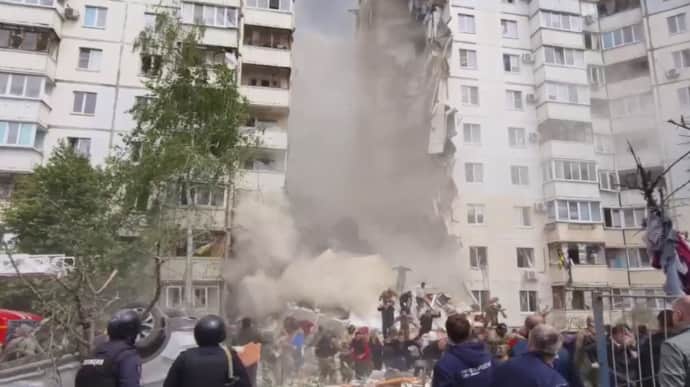 В Белгороде после работы ППО разрушен целый подъезд 10-этажки