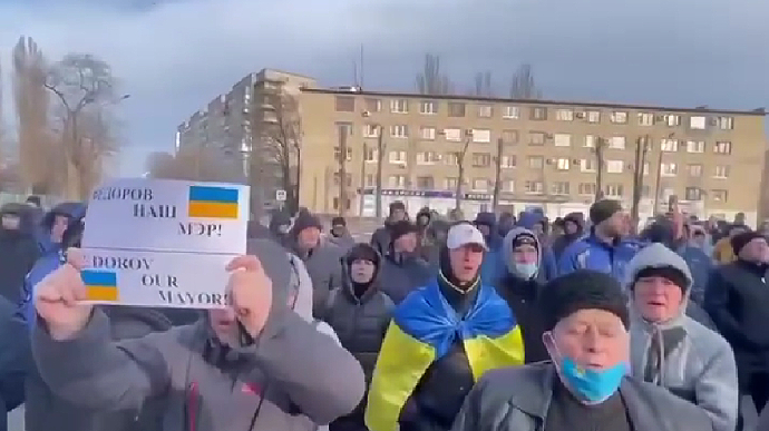 Жители Мелитополя вышли на митинг: требуют от оккупантов отпустить мэра