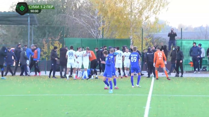 Футбол: матч Другої ліги України закінчився бійкою на полі