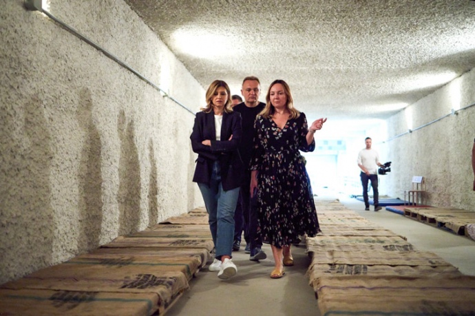 Olena Zelenska and Lviv Mayor Andrii Sadovyi inspect a bomb shelter at the Lviv Lyceum