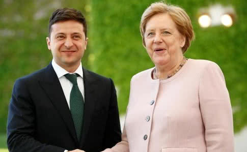 Зеленский надеется на поддержку со стороны Макрона и Меркель