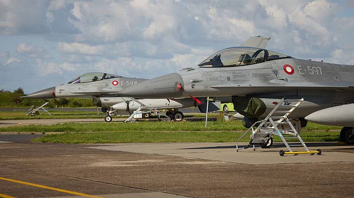 В Румунію прибуло 4 винищувачі F-16 від США 