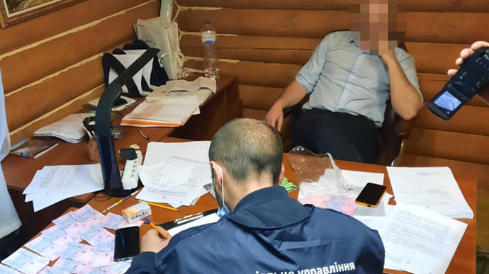 Прокуратура заявляет, что поймала на взятке руководителей Конча-Заспы и Голосеевского парка