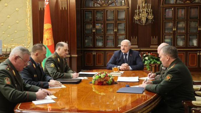 Lukashenko convenes security forces after explosions in Machulishchy airbase to order to defend borders