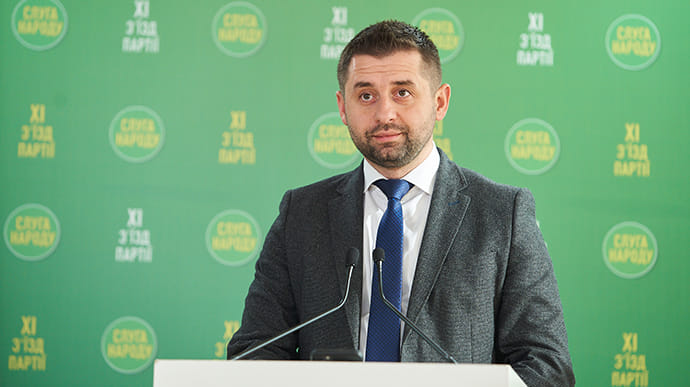 Слуги считают, что критики законопроекта Зеленского подыгрывают олигархам 