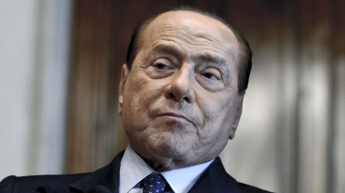Берлускони перевели из реанимации, состояние здоровья улучшилось