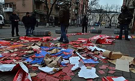 В Киеве напали на центральный офис КПУ