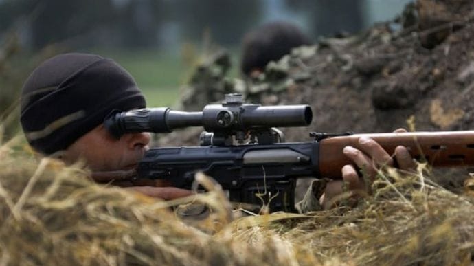 Снайпер поранив українського військового на Донбасі