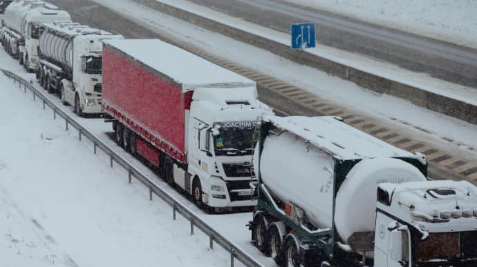 Блокада кордону: польські фермери повністю перекрили рух вантажівок на чотирьох напрямках