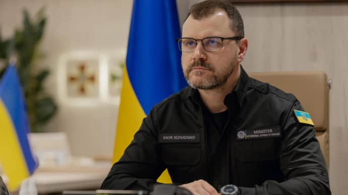 Нападение с ножом на журналиста: Макаров дал первые показания полицейским