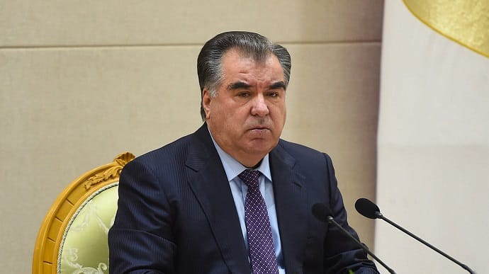 Президент Таджикистану заявив про перемогу над коронавірусом у країні
