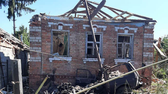 Russian forces hit Kozacha Lopan, killing man