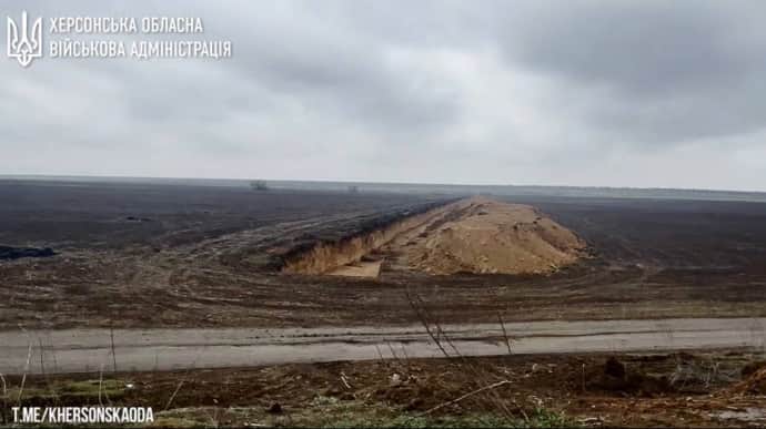 Video from Kherson Oblast authorities shows construction of defence lines, anti-tank trenches and fortifications