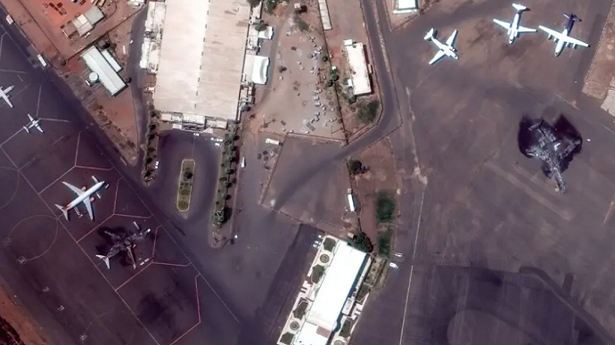 Спутник показал сгоревший украинский самолет в Судане 