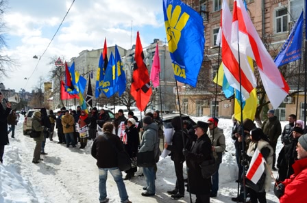Активисты в Киеве требовали освободить задержанных в Беларуси украинцев