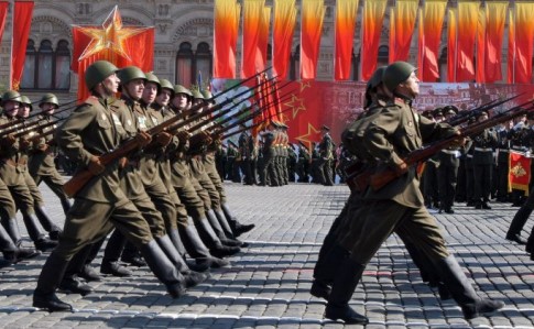 Попри епідемію: Кремль не збирається відмовлятися від параду на честь 9 травня