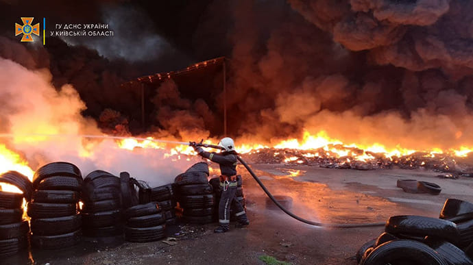 В Киевской области горело 10 тысяч шин