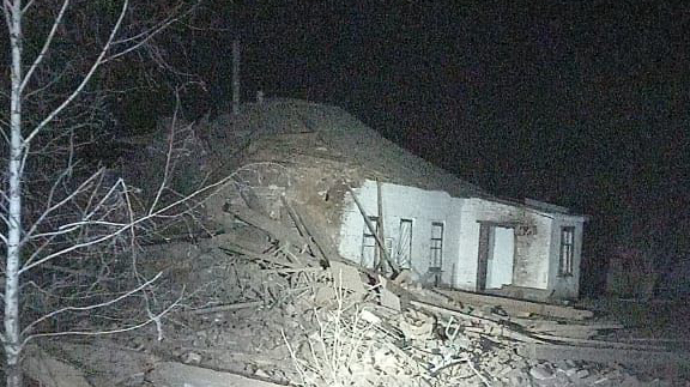 Russians hit Zaporizhzhia suburbs overnight, causing destruction
