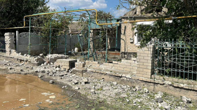Росіяни обстріляли село на Херсонщині: є загибла та поранений