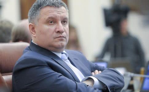 Аваков задекларировал более 466 тыс грн зарплаты за прошлый год