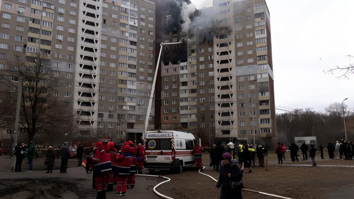 5 hours in smoke-filled apartment: 2 children rescued from residential building in Kyiv struck by Russians – photo