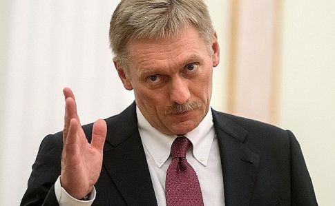 Кремль не считает нарушением договоренностей недопуск к Сенцову и Карпюку