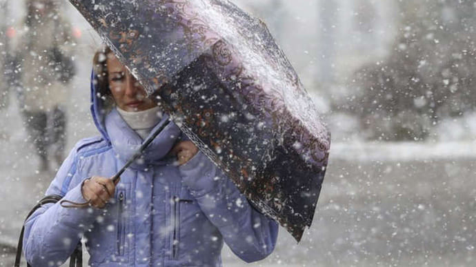 Половину України накриє дощ і мокрий сніг 
