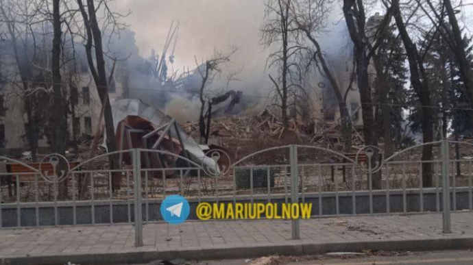 Russians drop heavy bomb on Mariupol Drama Theater, where hundreds seek shelter