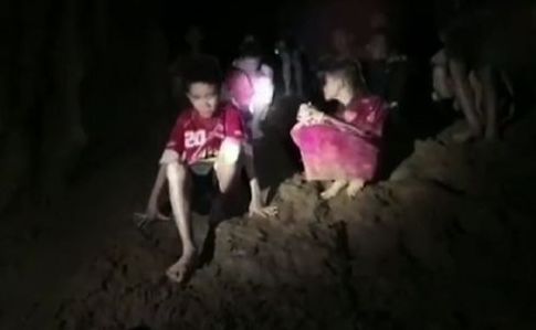 Из пещеры в Таиланде спасли всех мальчишек и тренера