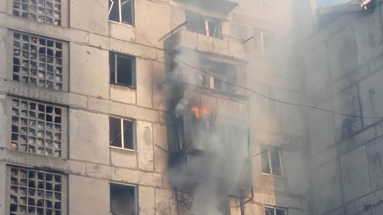 Russians drop bombs on residential buildings in Toretsk, killing two people – photo