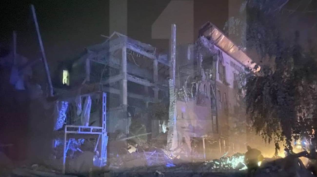 Russians hit hotel in Kryvyi Rih with ballistic missile, killing and injuring people – photos